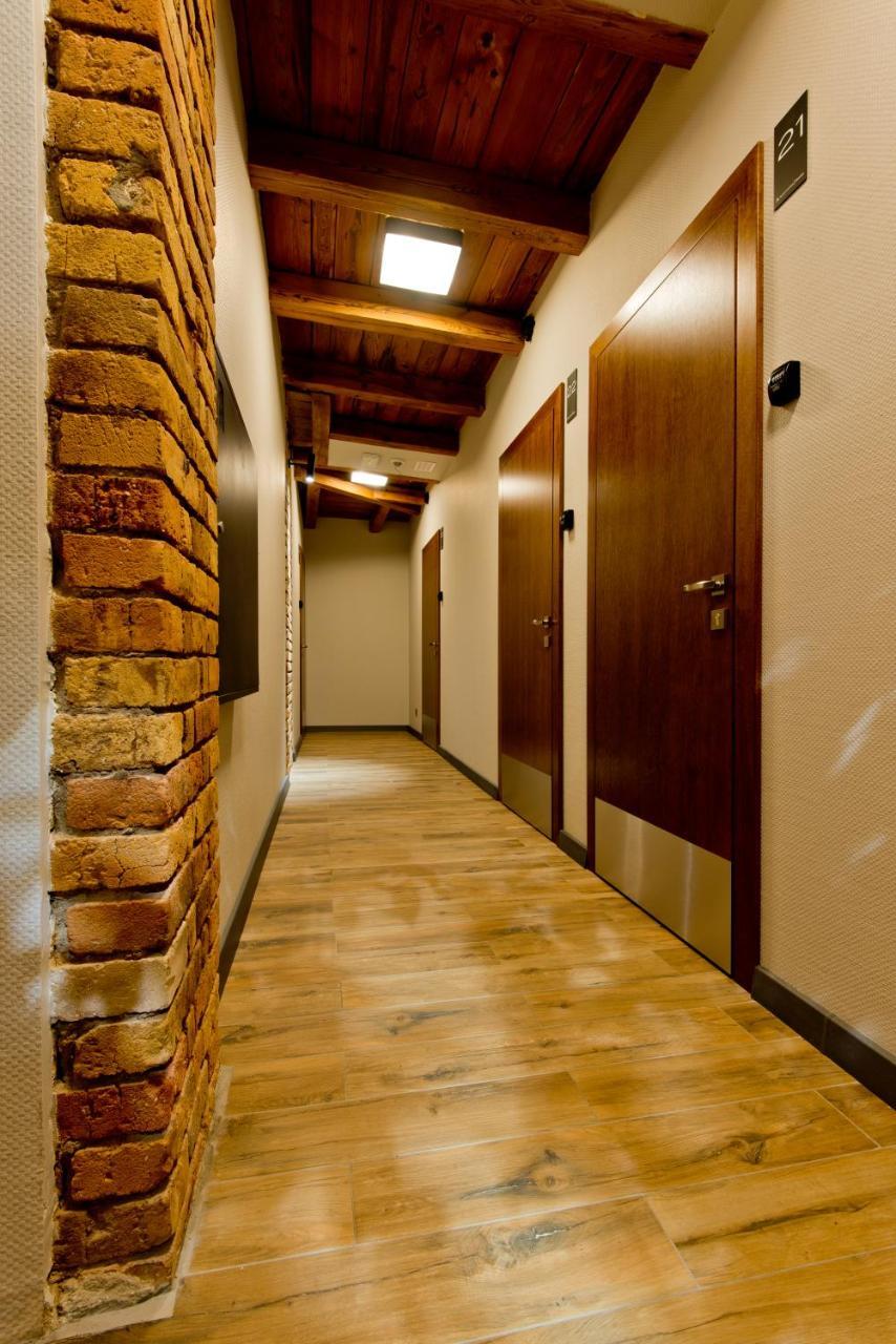 Apartsuites I Sorau Zary  Ngoại thất bức ảnh A corridor in a hotel