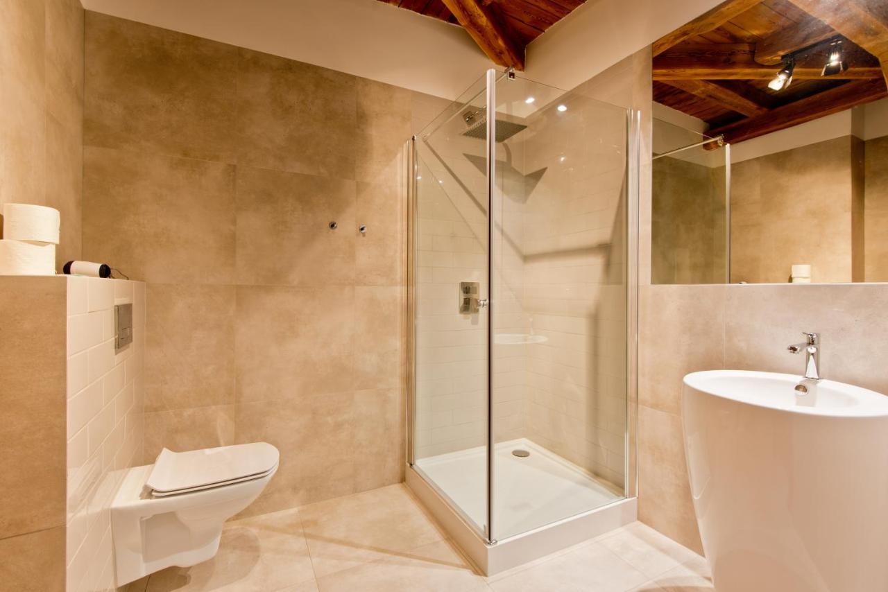 Apartsuites I Sorau Zary  Ngoại thất bức ảnh A shower enclosure
