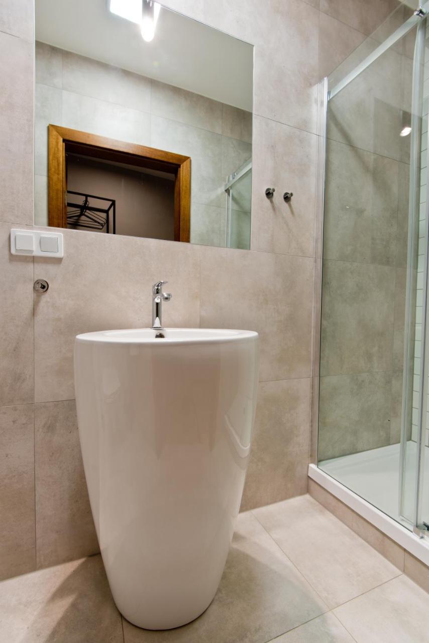 Apartsuites I Sorau Zary  Ngoại thất bức ảnh Bathroom