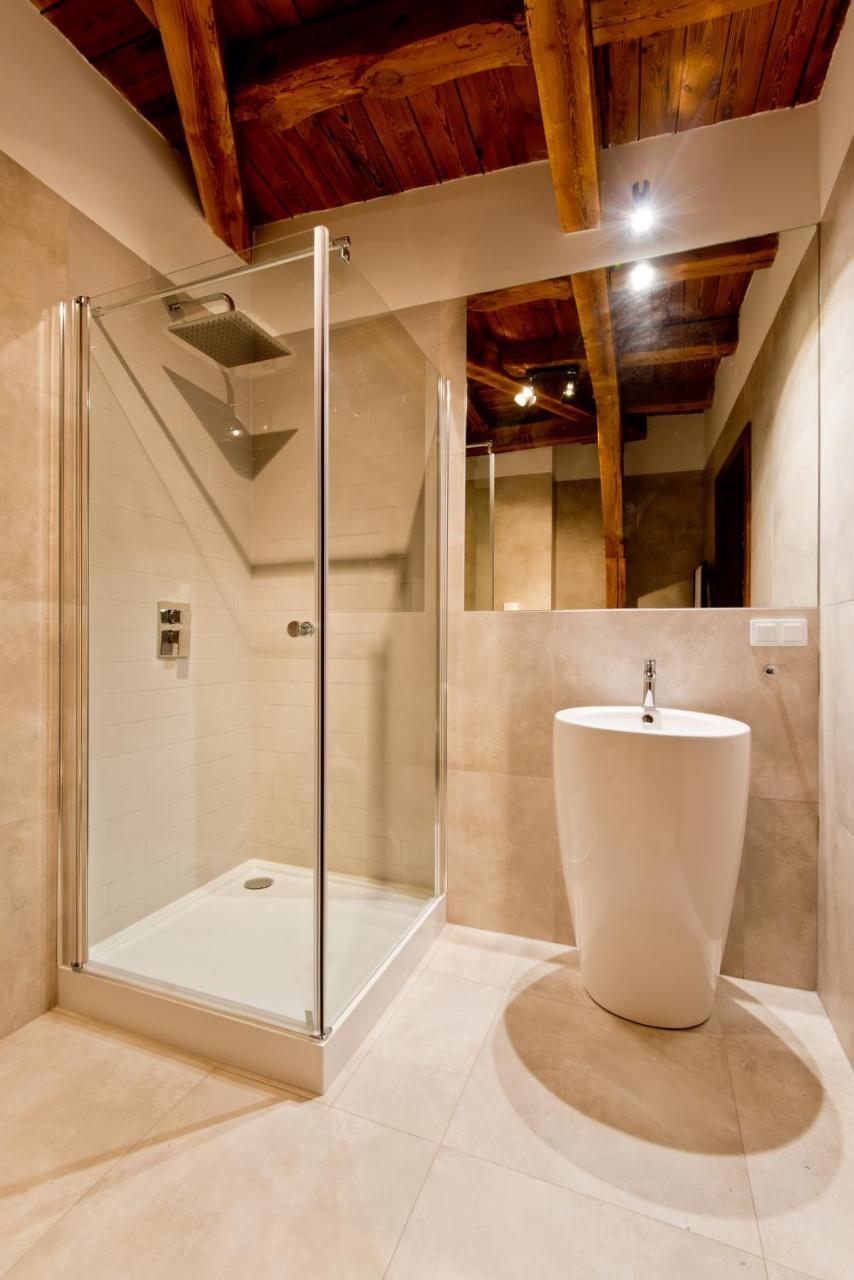 Apartsuites I Sorau Zary  Ngoại thất bức ảnh A shower enclosure