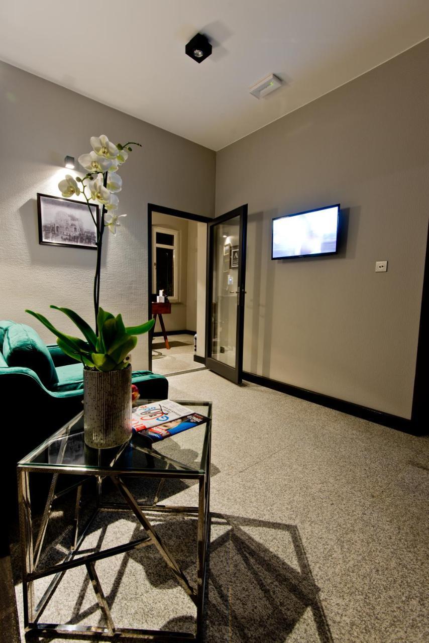 Apartsuites I Sorau Zary  Ngoại thất bức ảnh The waiting room at a dental practice